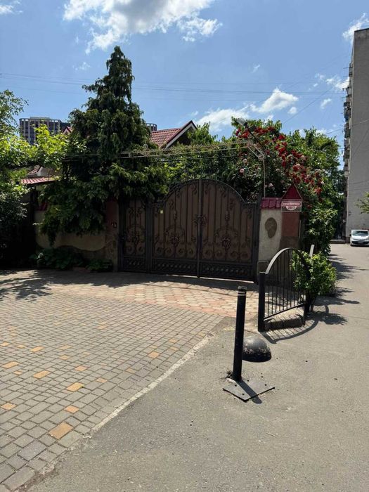 Продам капитальный дом в р-не Адмиральского проспекта