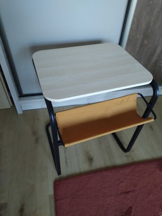 stolik pod laptopa