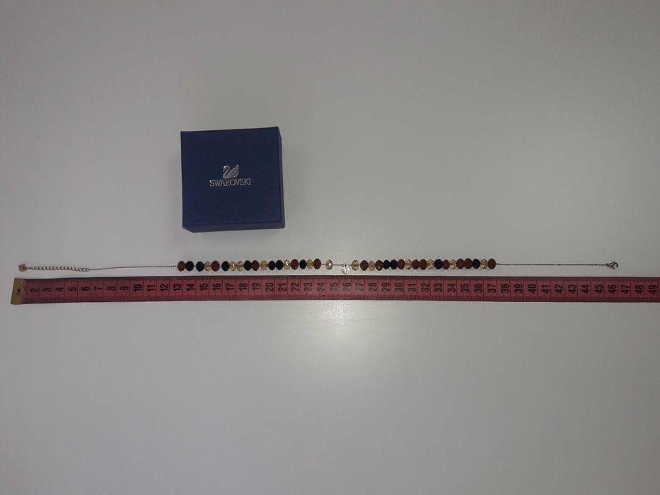 Колье Swarovski.