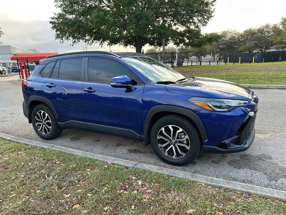Toyota Corolla Cross Hybrid      2023