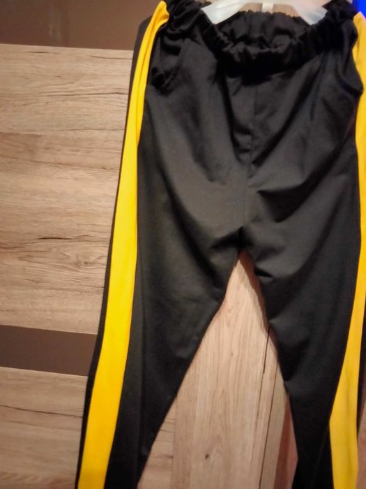 Spodnie dresowe z lampasami