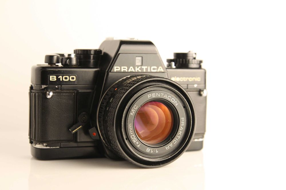 Praktica B100 + obiketyw Prakticar 50 1.8
