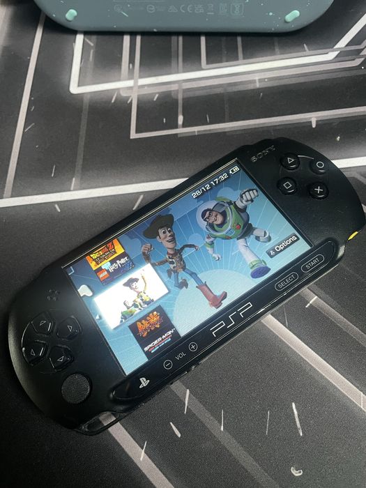 Konsolka psp 1004 street