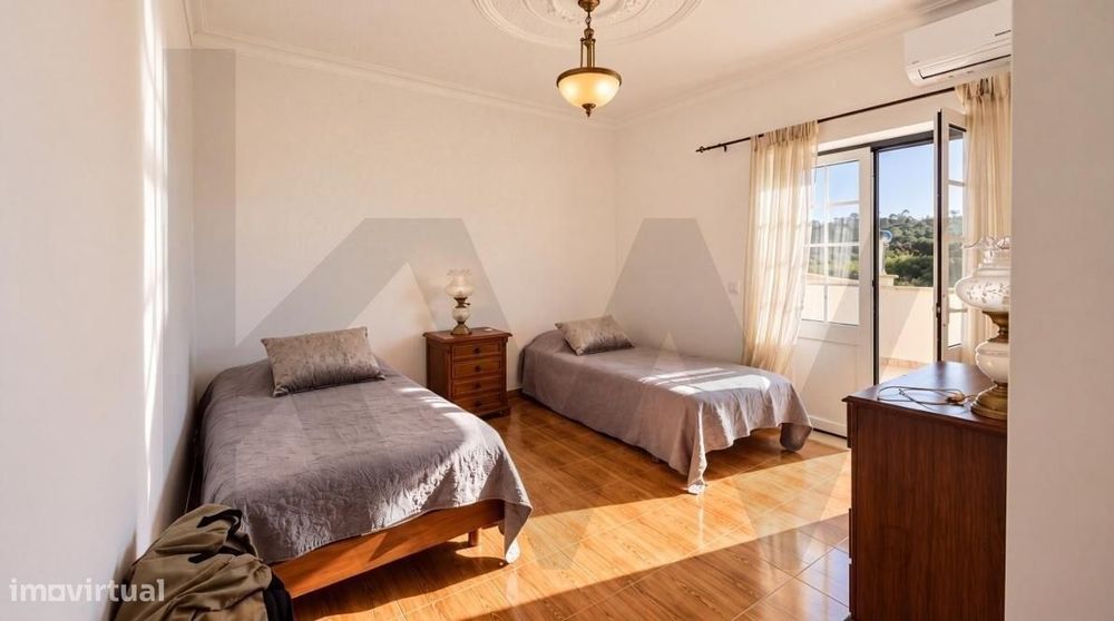 Moradia junto a Óbidos | 222 m2, garagem, sótão e excelente espaço ext