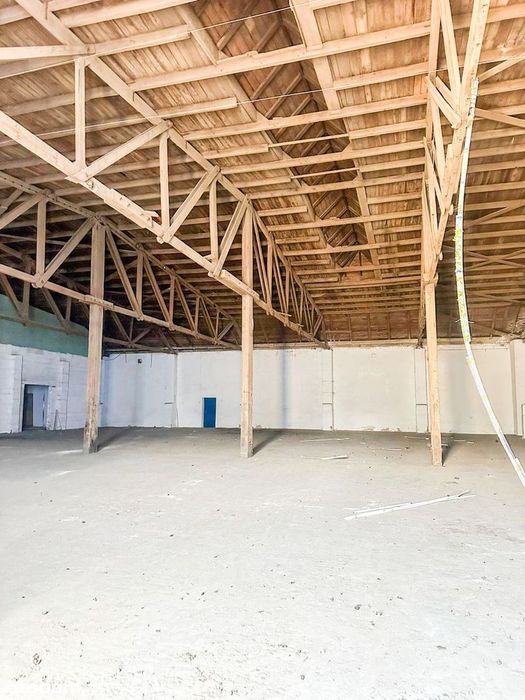 Hala 5 m wysoka, sprzedaż części - metraż od 300 m do 2200 m2 + biura