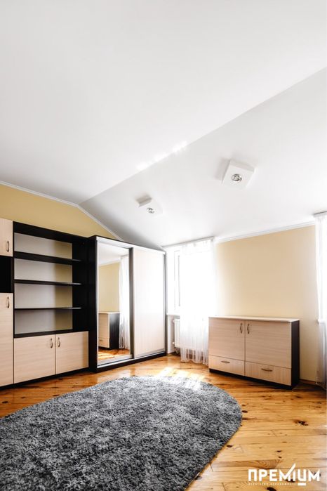 ПРОДАЖ Половина будинку 6 кімнат центр міста