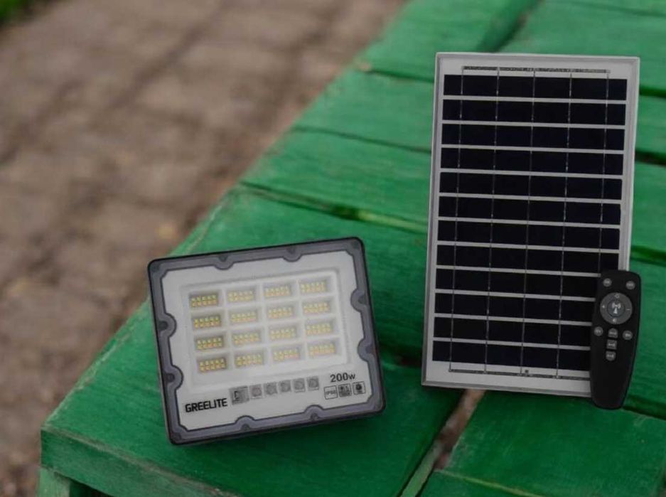 Вуличний ліхтар із сонячною панеллю для встановлення надворі 200 вт