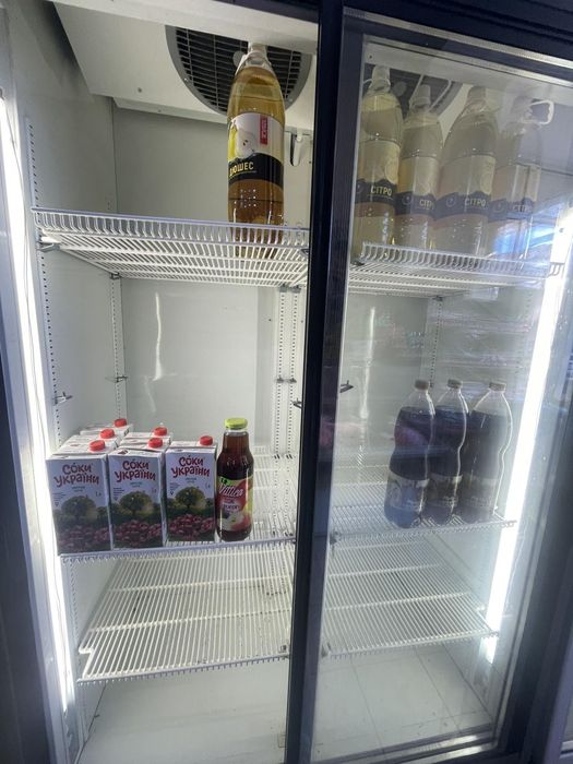 Холодильна вітрина