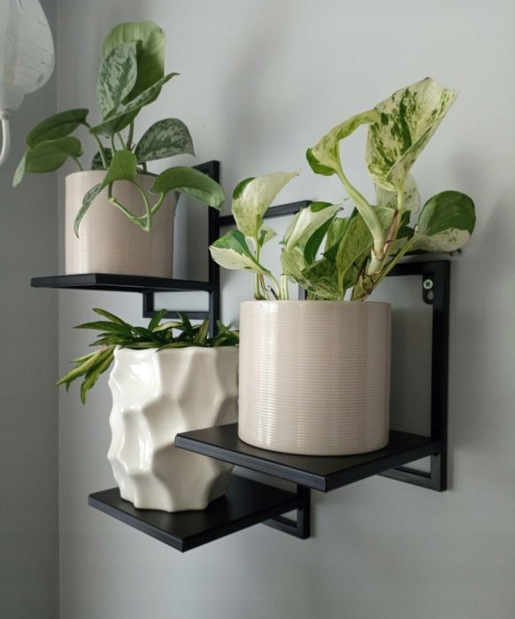 Kwietnik na ścianę wisząca półka na 3 kwiaty regał ścienny czarny meta