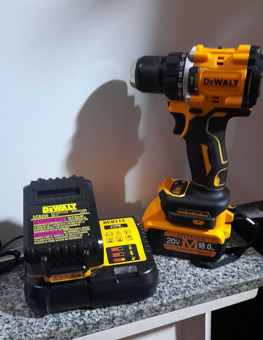 Aparafusadora DEWALT pequena