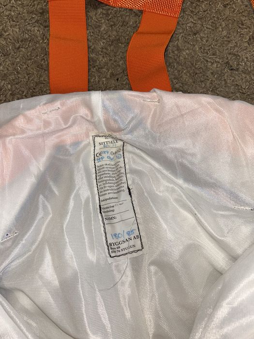 Комбінезон рятувальника з системою