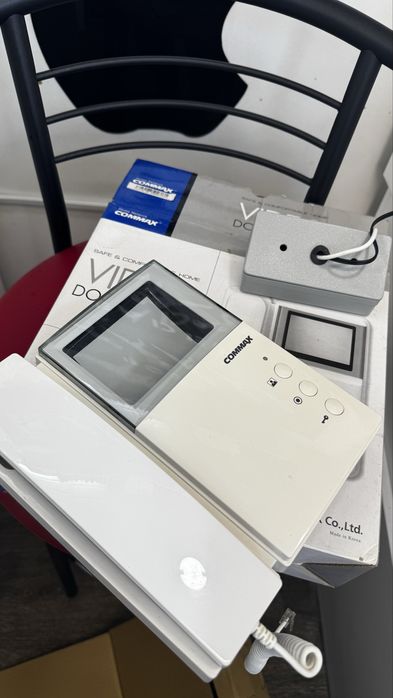 Видеодомофон черно-белый Commax DPV-4HP