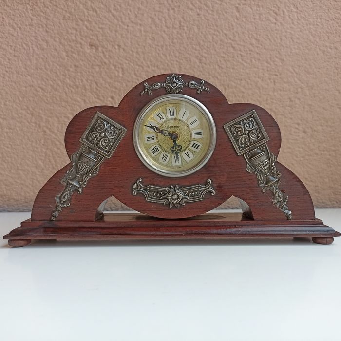 Relógio de mesa Art Deco com aplicações