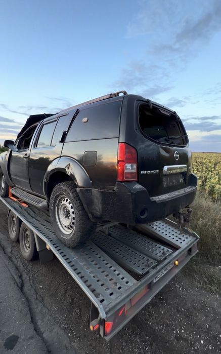 Nissan Patfainder після обстрілу