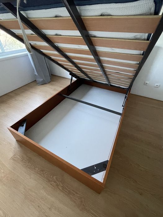Cama de madeira maciça