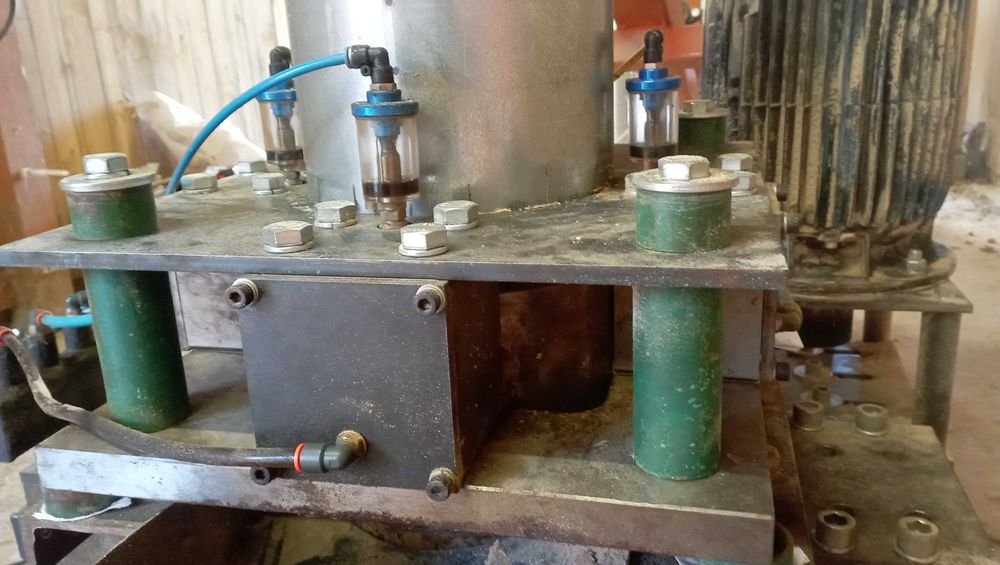 Peleciarka 4 rolkowa z centralnym smarowaniem