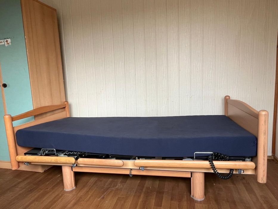 Łóżko szpitalne rehabilitacyjne podnośne