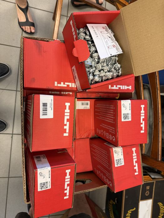 Hilti Sprzedam calosc lub na pudelka po 200 szt
