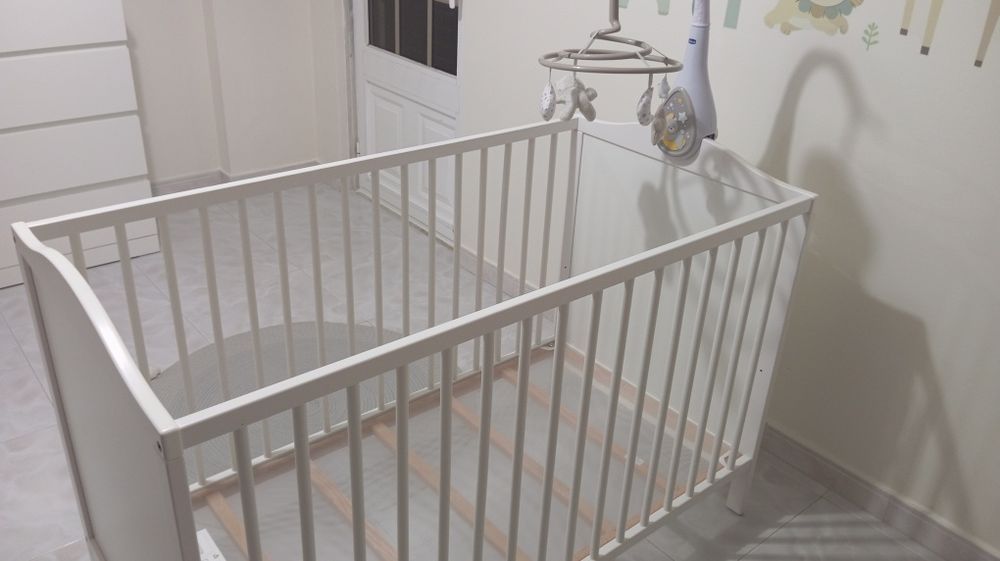 Berço de grandes branco