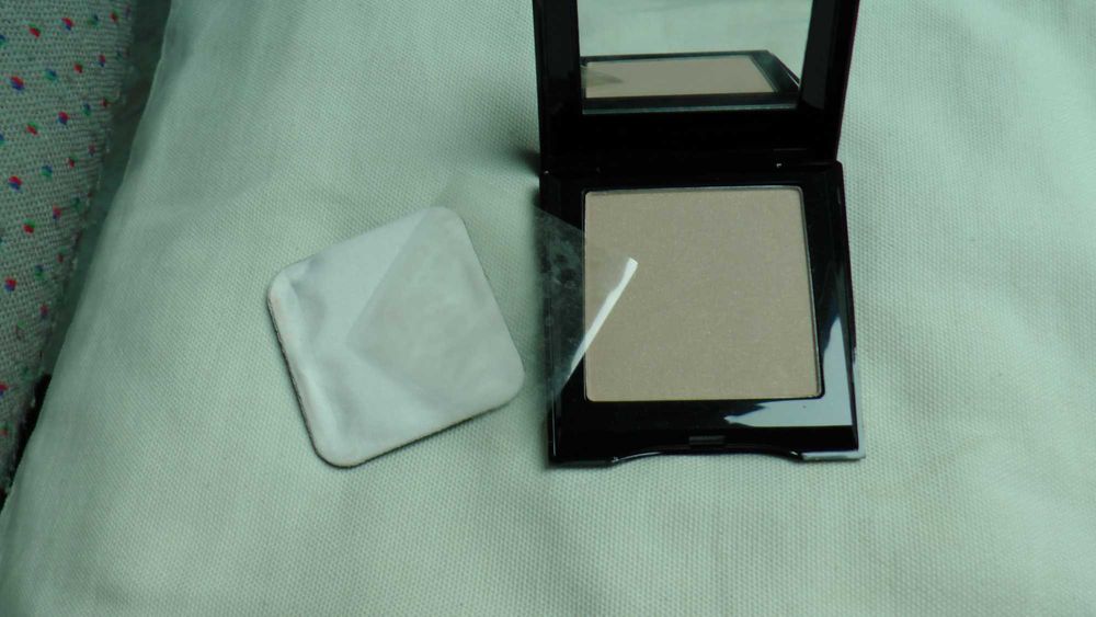 Prasowany Puder Avon Pressed powder kompakt 10g