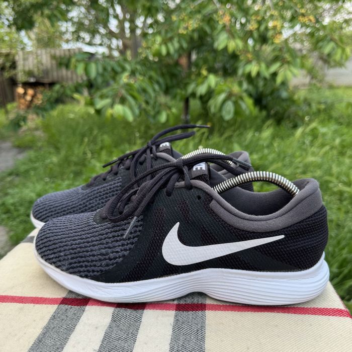Кроссовки Nike Revolution 4 Grey, 40 размер, Оригинал, Кросівки