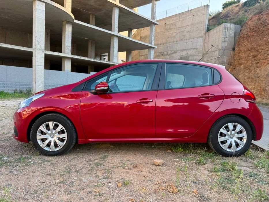 Peugeot 208 2017 1.2 бензин/автомат