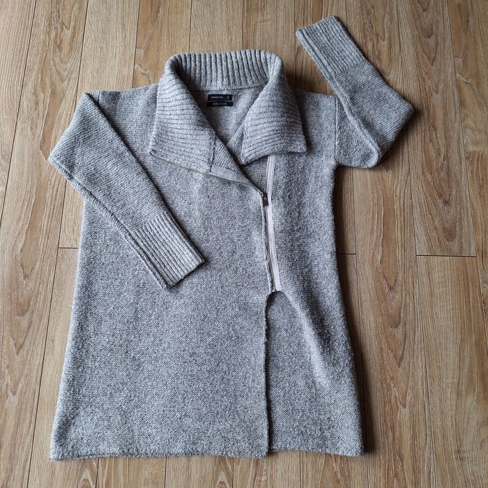 Sweter damski na jesień.