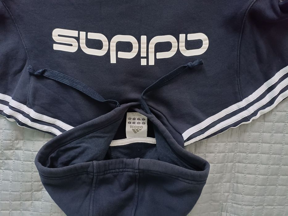Grafitowa bluza z kapturem Adidas
