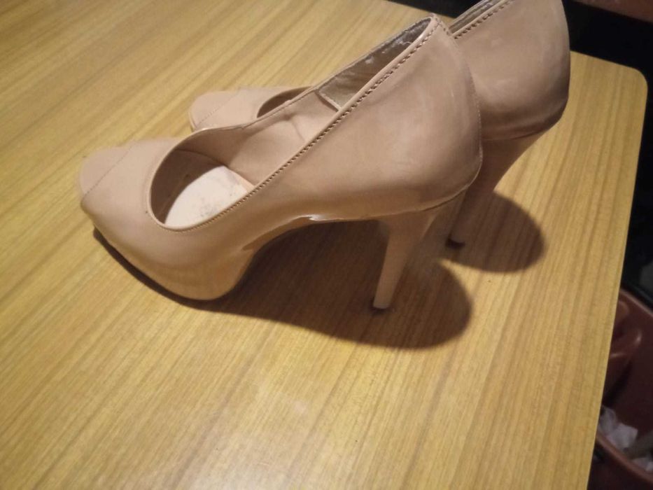 Buty damskie, wysokie obcasy, beżowe/nude, rozmiar 36