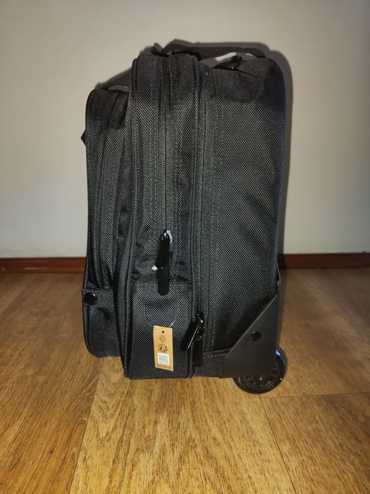 Bagaż podręczny / torba na laptop 16” QUADRA