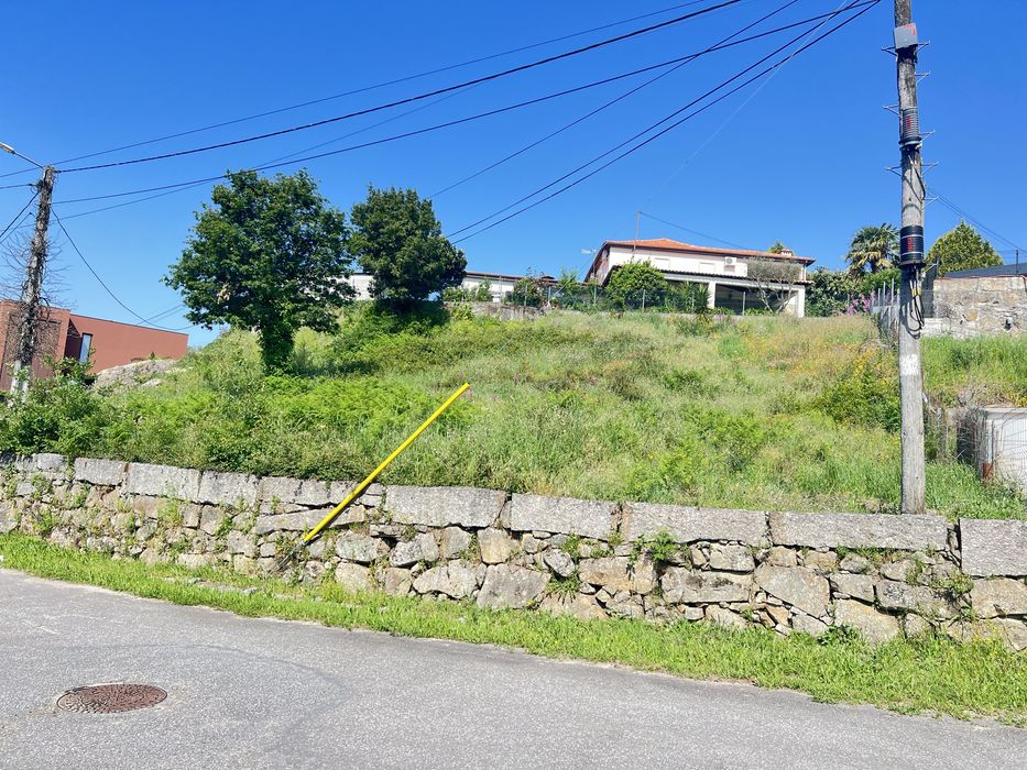 TERRENO Para Construçao ( LAMOSO - PAÇOS DE FERREIRA ) Murado em Pedra