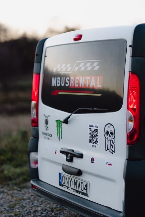 Wynajem busów 9 os. LONG / winieta CZ / furgon blaszak z najazdami