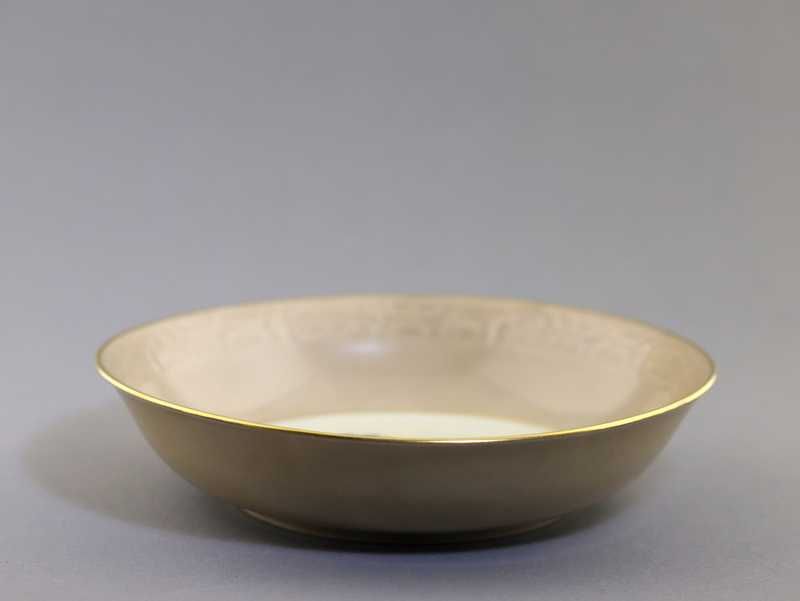 Dekoracyjny talerz głęboki z fiołkami