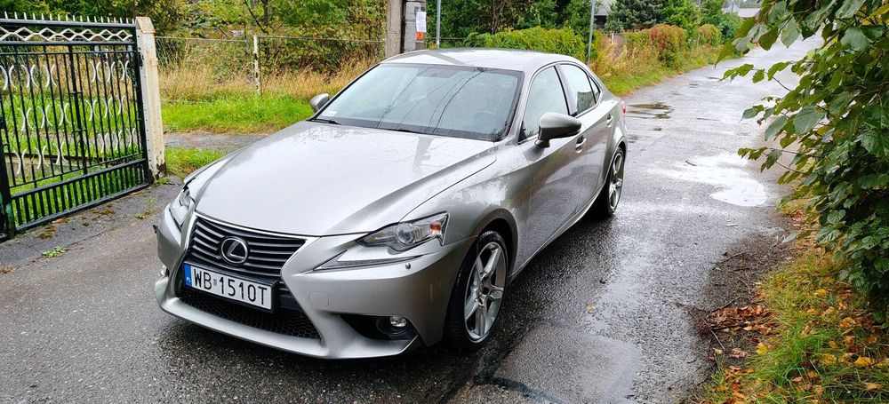 Lexus IS