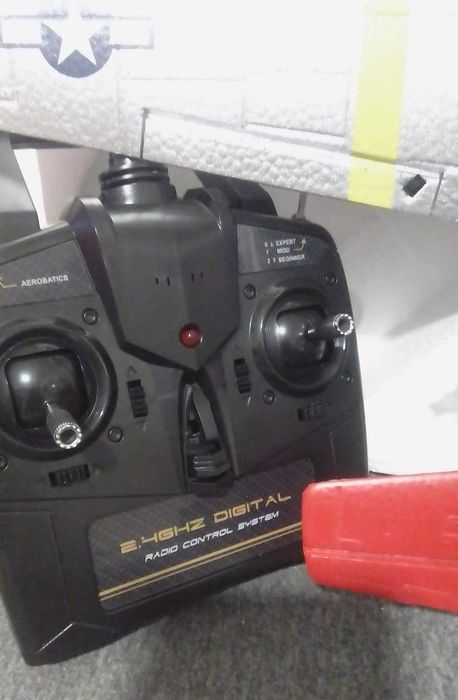 Avião RC F4U Corsair – Volantex Warbird Series 400 (com comando)