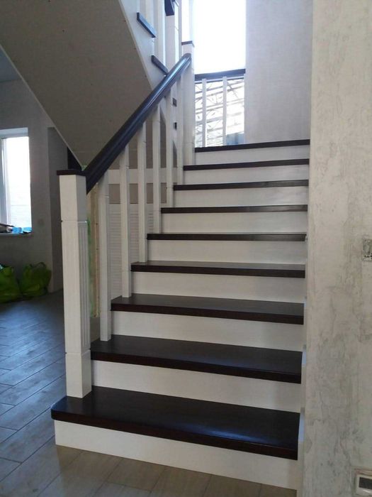 Ступени из массива ясеня