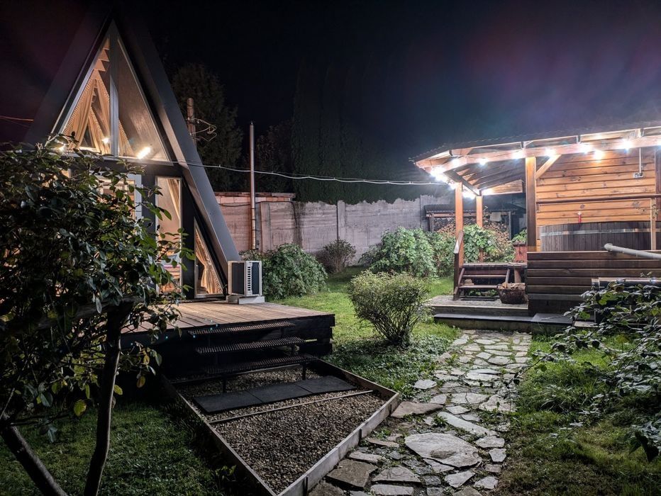 Будиночок A-frame з басейном в центрі Славська