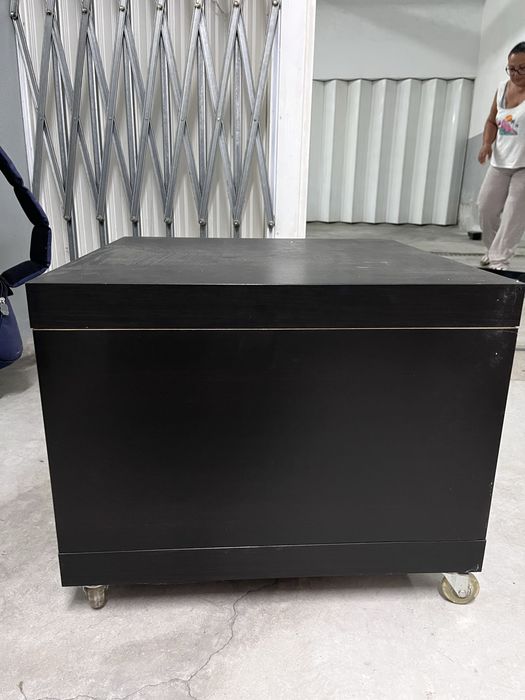 Mesa de Centro IKEA Castanho Escuro com Rodas