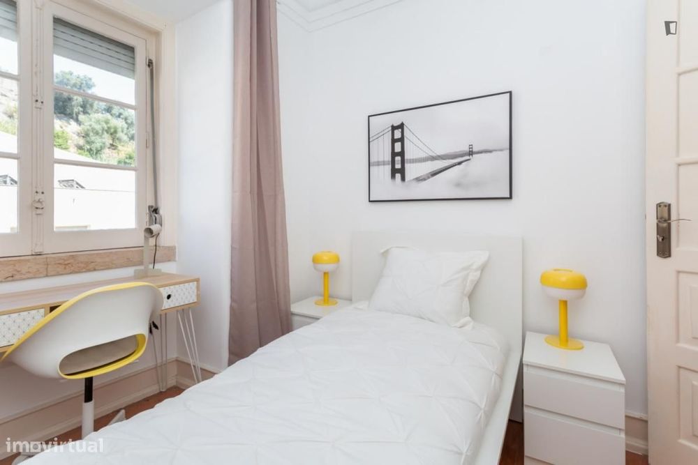 Quarto - localizado em Arroios Lisbon