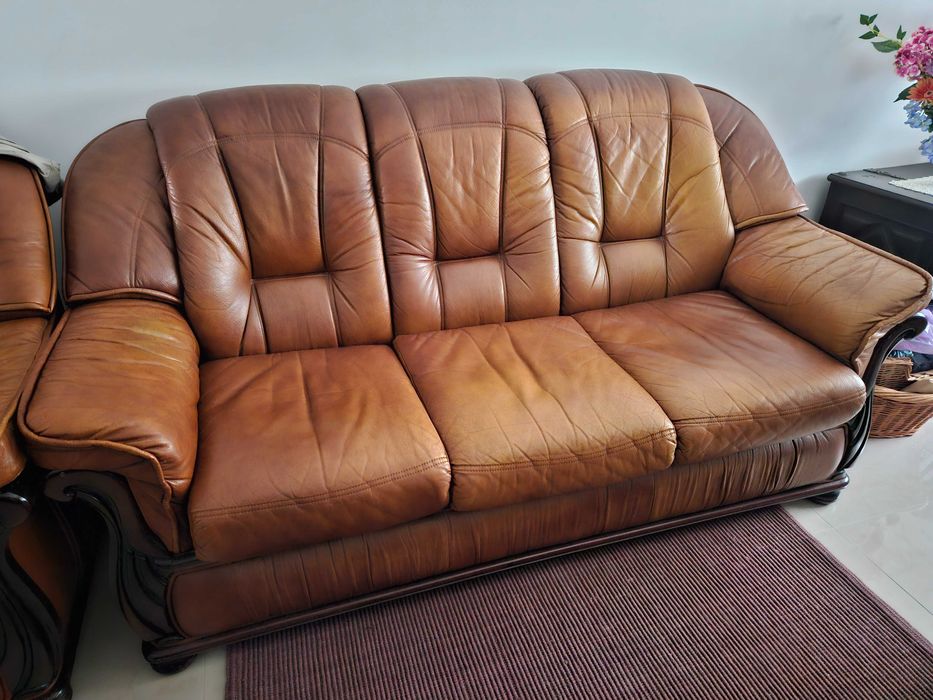 Sofa cama em pele + 2