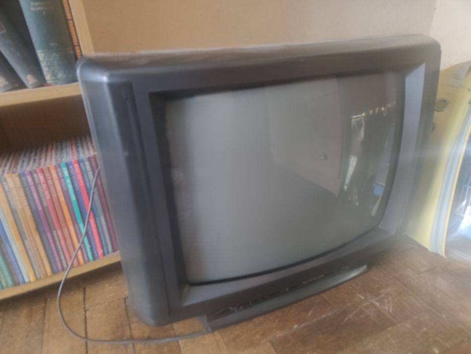 Vendo televisão antiga