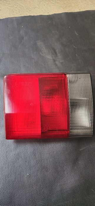 Lampa Tylna Lewa W Klapę Bagażnika Audi 80 B4 Kombi