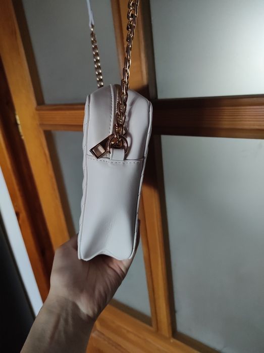 Torebka na ramię Aldo Wylamaena biała złoty łańcuch  18x23