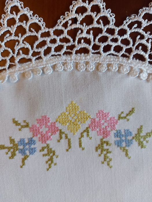 Naprons em ponto Cruz