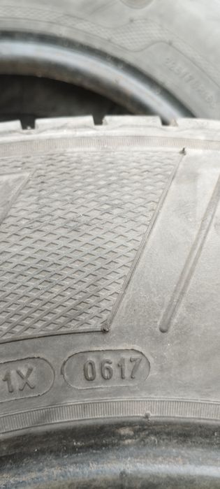 Продам дві шини 225/75 R15 С