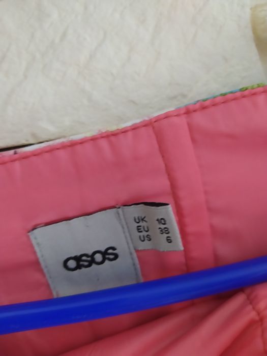 Mega dopasowana sukienka asos roz 38 wesele