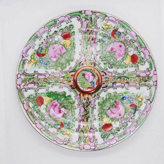 Chávena com pires pintados à mão em porcelana de Macau