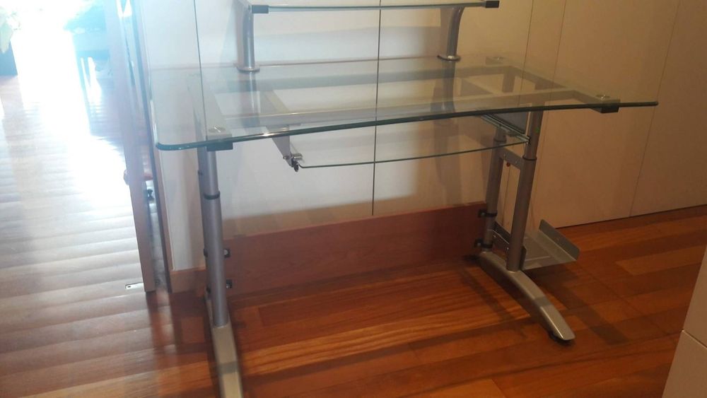 Secretária de vidro