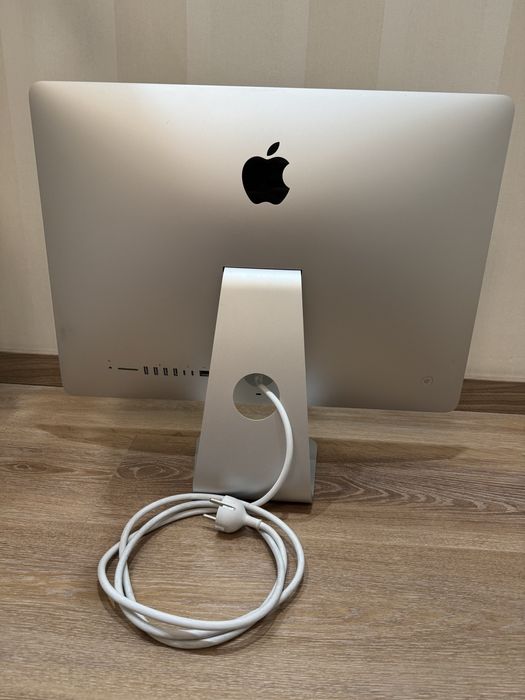 iMac 21.5, 2019, 4 ядра i3, 8ГБ, 250 SSD