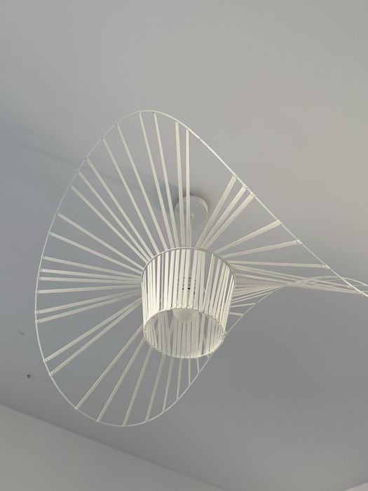Lampa kapelusz biała designerska